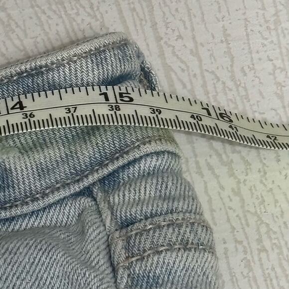 Cello Light Wash Distressed Denim Shorts Size Large - Picture 3 of 12